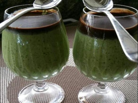 Healthy Choc Topped Mini Mint Cheesecakes