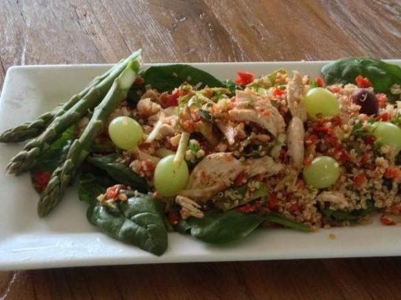 Chicken and quinoa salad with grapes and almonds