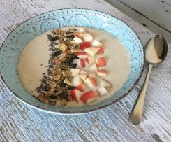 Warm apple pie smoothie bowl