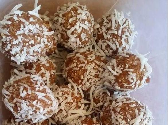 Nut free bliss balls