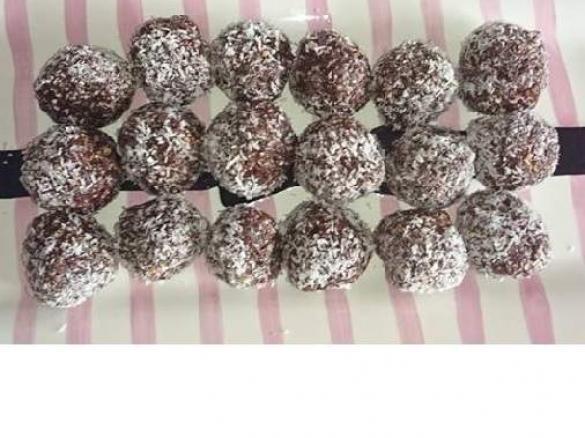 Healthy cacao bliss balls 
