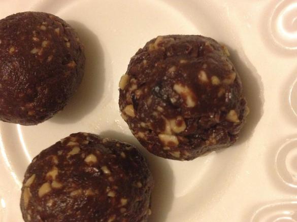 Crunchy cacao nib balls