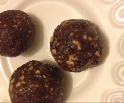 Crunchy cacao nib balls