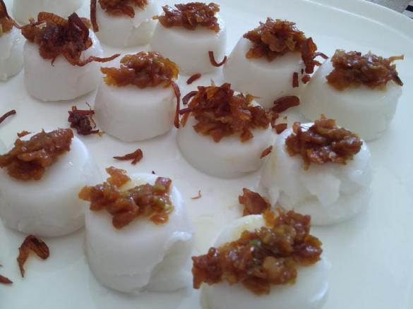Chwee Kueh (Steamed Rice Cake)