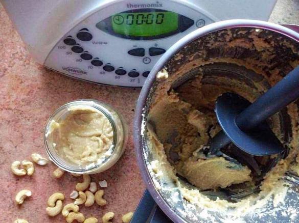 Easy Creamy Cashew & Maccadamia nut butter