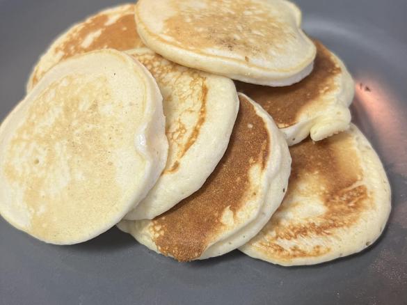 Fluffy apple pikelets