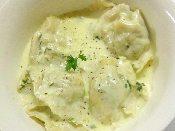 Lemon & Cream Cheese Yabbie Raviloli with creamy garlic sauce