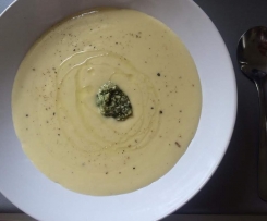 Cauliflower and Cheddar soup with Basil Pesto 