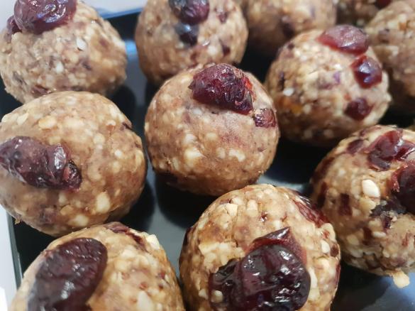VEGAN Cranberry & Vanilla Protein Balls
