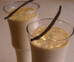Vanilla Nut Smoothie with Mango