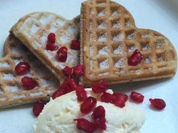 Champagne waffles & Pomegranate cream