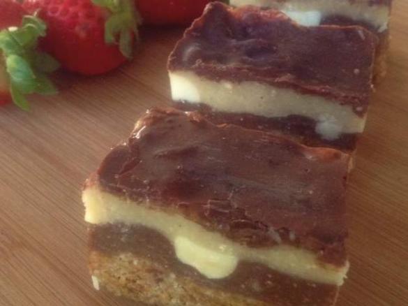 RAW MACADAMIA CARAMEL SLICE