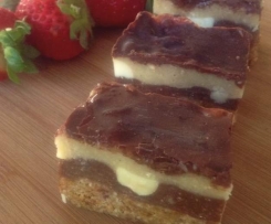RAW MACADAMIA CARAMEL SLICE