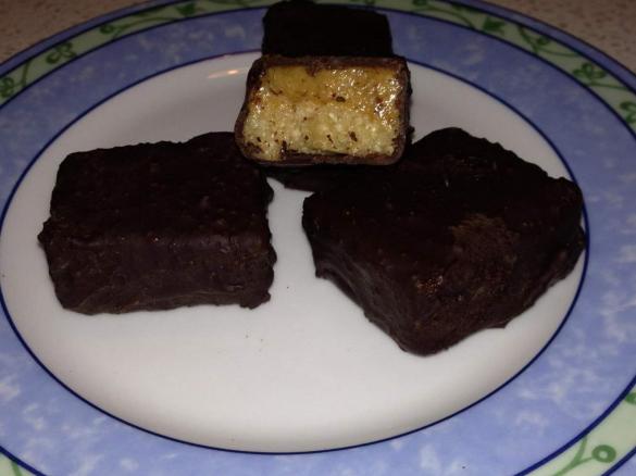 Raw Paleo Chocolate Caramel Nut Bars