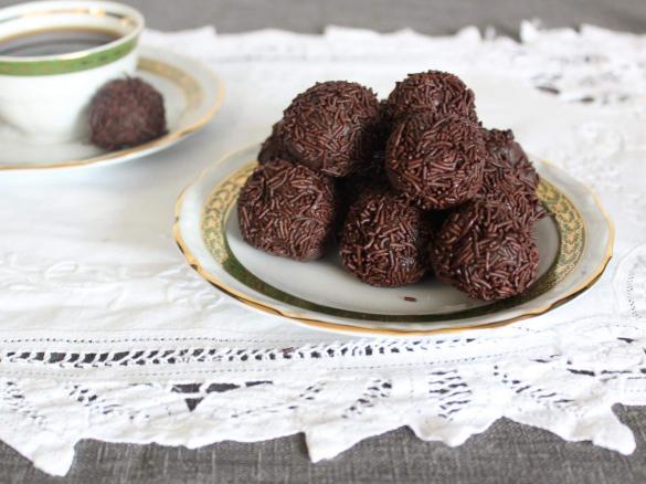 Brigadeiros (Chocolate praline)