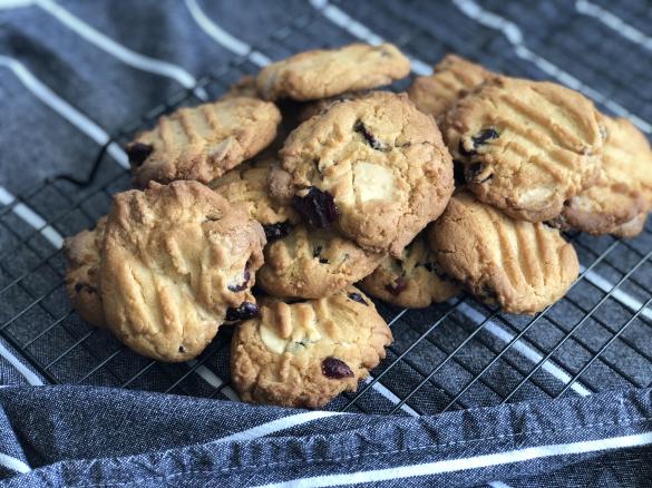The Daily Mix - Cranberry and White Chocolate Biscuits