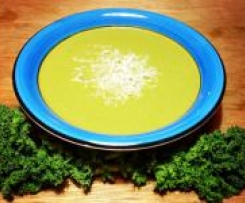 Creamy Cauliflower, Kale and Coconut Raw Soup