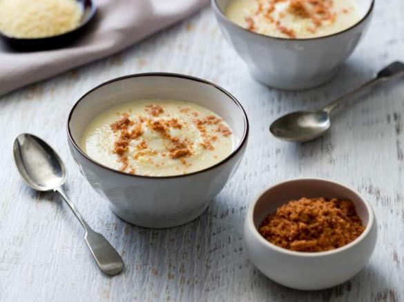 Cauliflower soup with bacon dust