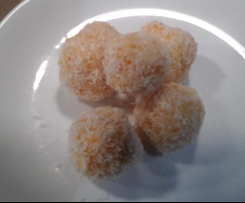 Apricot and coconut lunchbox bites