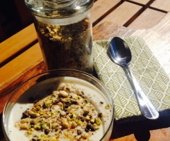 Pistachio and bitter chocolate sweet dukkah