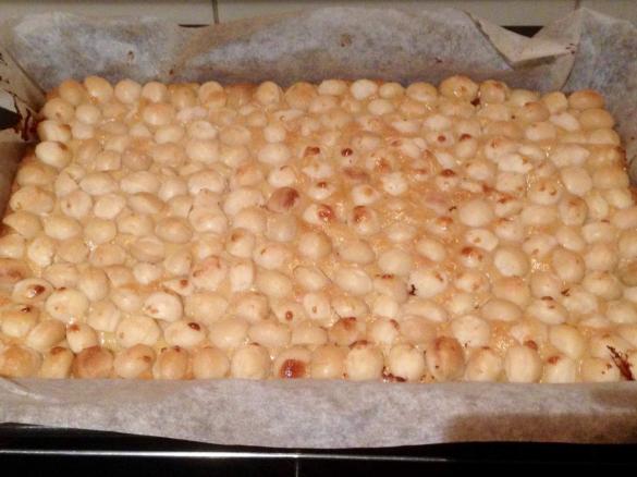 Julie's Caramel Macadamia Slice