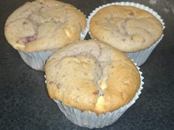 raspberry and white chocolate cupcakes
