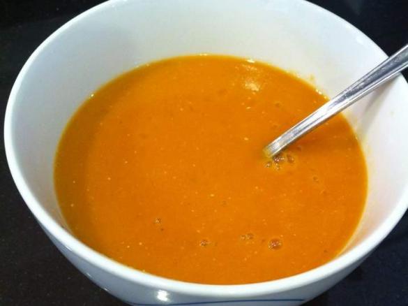 Fat free spicy tomato lentil soup