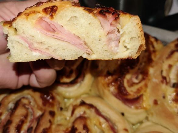 HAM AND CHEESE SCROLLS