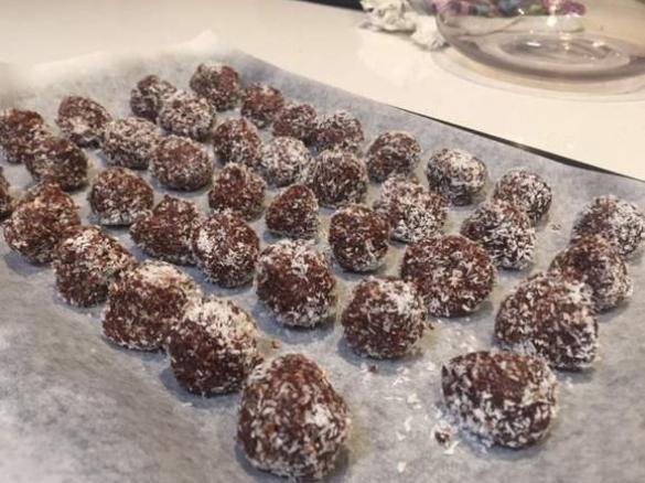 Almond and Date Bliss Balls