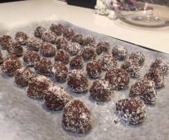 Almond and Date Bliss Balls