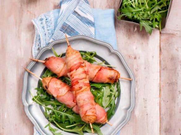 Minced meat skewers with prune