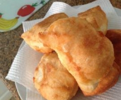 Vetkoek (fat cakes)