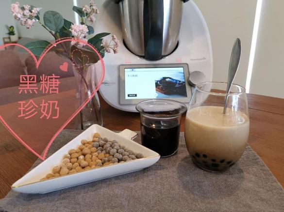 Black sugar bubble milk tea