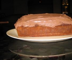 EASY BANANA CAKE WITH CHOCOLATE FROSTING