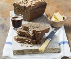 Fennel, date and nut bread
