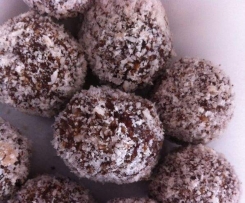 Chocolate fruit and nut balls