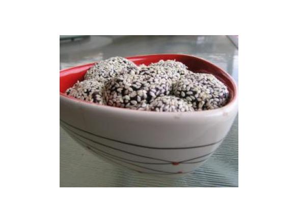 Sticky Black Sesame Treats