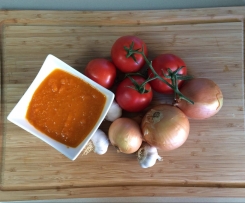 Home made crushed tin tomatoes or Tomato sauce for pasta or seafood