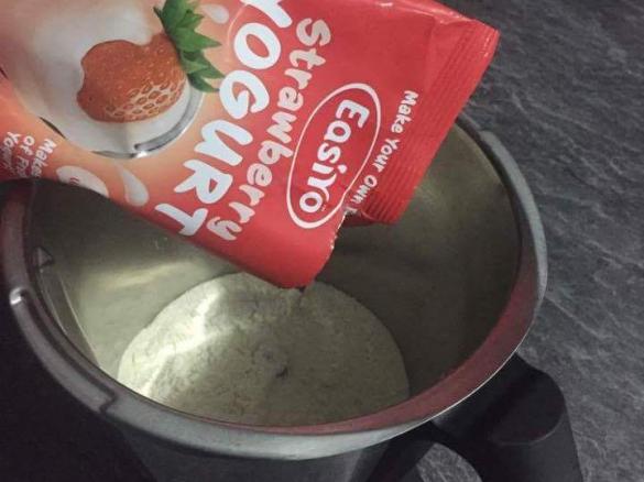 Kel's slow cooker yoghurt 