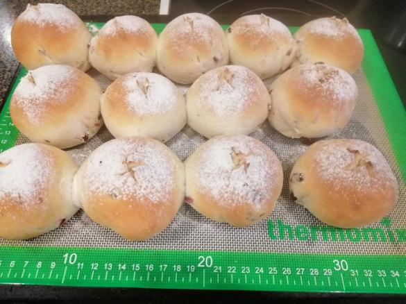 cranberry creamcheese bread roll