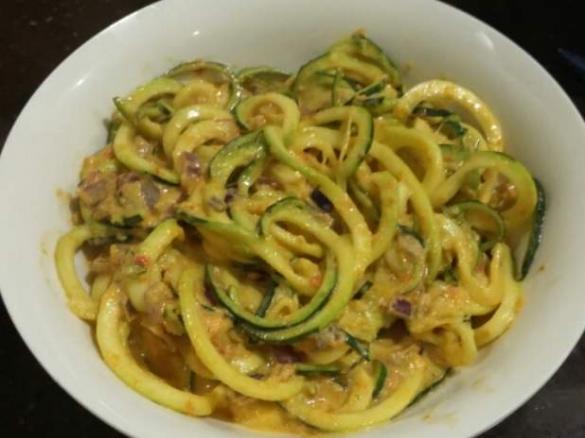 Spicy Capsicum and Feta Zucchetti (spiralised Zucchini "spaghetti")