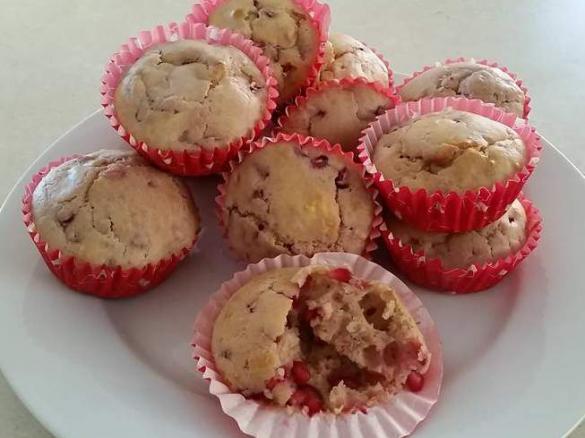 Healthy pomegranate muffins