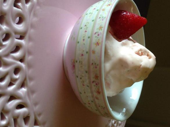 Easy Strawberry Cheesecake IceCream