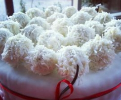 Almond and coconut balls (Ferrero Raffaello style!)