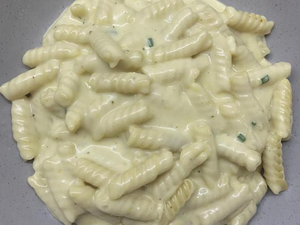 BLADE COVER Alfredo pasta