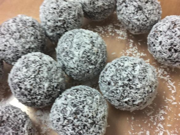 Brazen berry blissballs