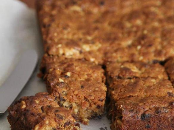 Walnut and date tray cake