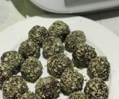Paleo dates, macadamia and cacao bliss balls
