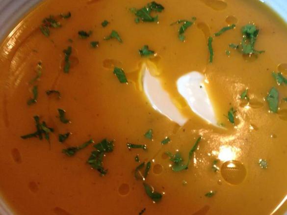 LIGHTLY SPICED BUTTERNUT SQUASH & APPLE SOUP