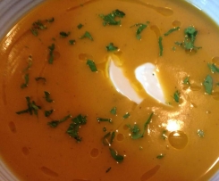 LIGHTLY SPICED BUTTERNUT SQUASH & APPLE SOUP